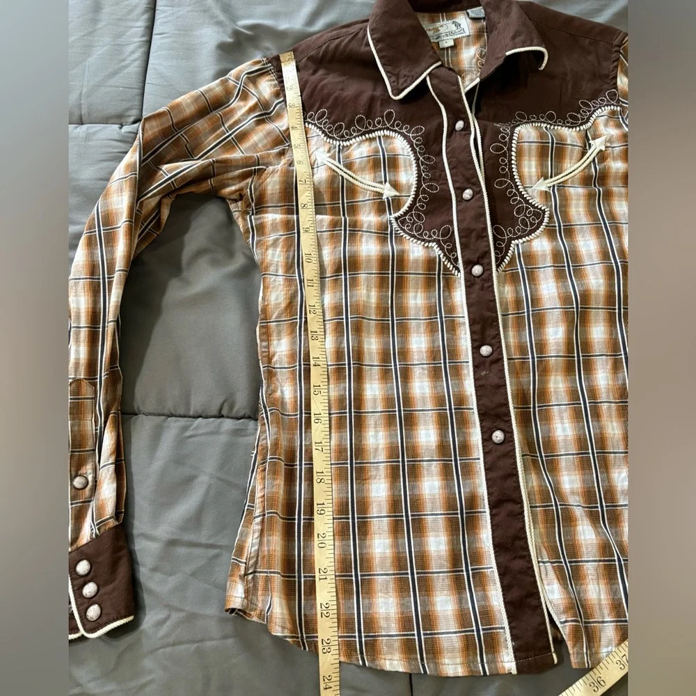 Vintage ladies pearl snap yoke Brown Plaid Western Snap-Front Shirt - Picture 7 of 10